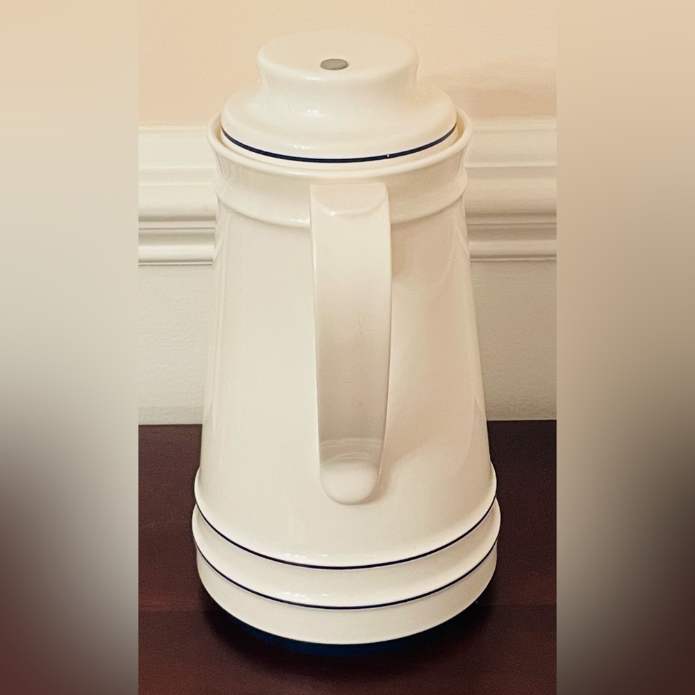 Like New Vintage Thermos No. 810 Sheree Off White Insulated 32oz Carafe Pitcher - Picture 6 of 12
